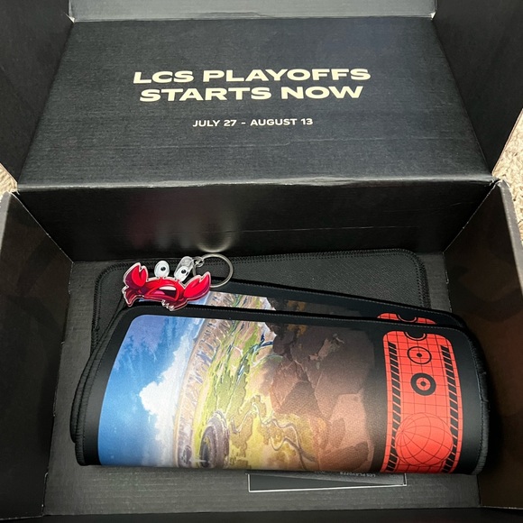 League of Legends Championship Series Soul Fighter 2 Mousepads & 1 Crab Keychain - Picture 5 of 5